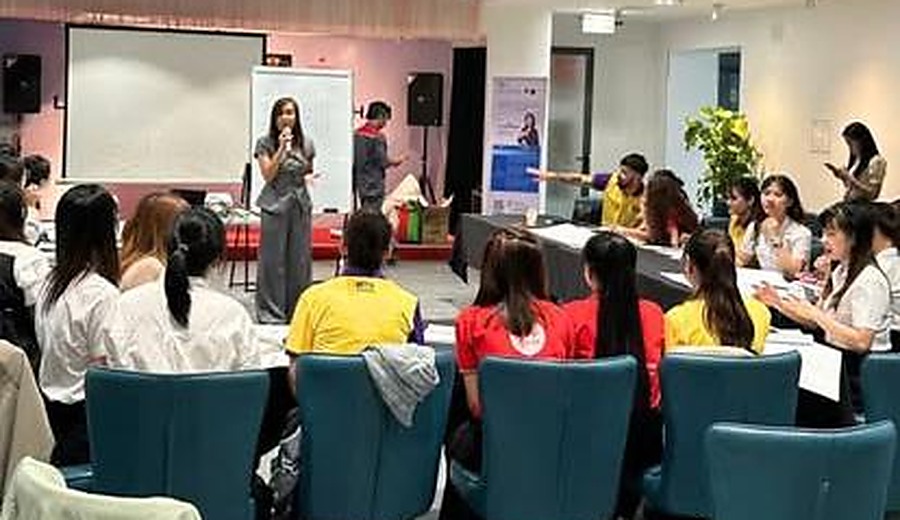 Học sinh tương tác trong giờ học tiếng Anh